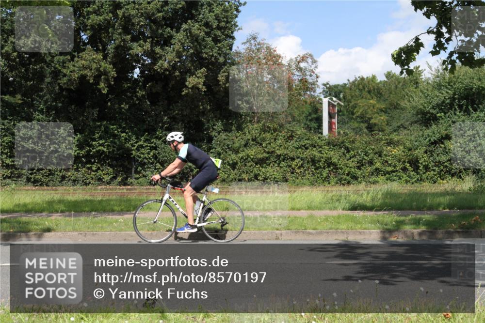 10.08.2025 - GEWOBA Citytriathlon Bremen Yannick Fuchs http://msf.ph/oto/8570197 10.08.2025 14:19:18 Radfahren 124, 126, 162, 201, 227, 239, 254 meine-sportfotos.de