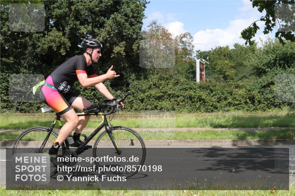 10.08.2025 - GEWOBA Citytriathlon Bremen Yannick Fuchs http://msf.ph/oto/8570198 10.08.2025 14:19:19 Radfahren 124, 126, 162, 201, 227, 239, 254 meine-sportfotos.de