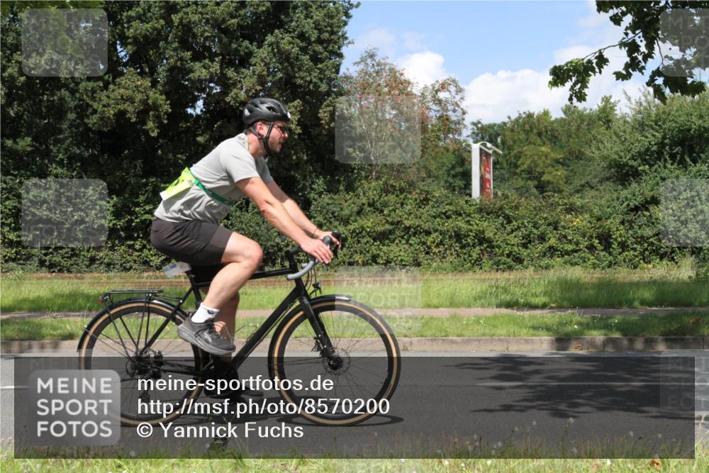 10.08.2025 - GEWOBA Citytriathlon Bremen Yannick Fuchs http://msf.ph/oto/8570200 10.08.2025 14:19:22 Radfahren 124, 126, 162, 201, 227, 239, 254 meine-sportfotos.de