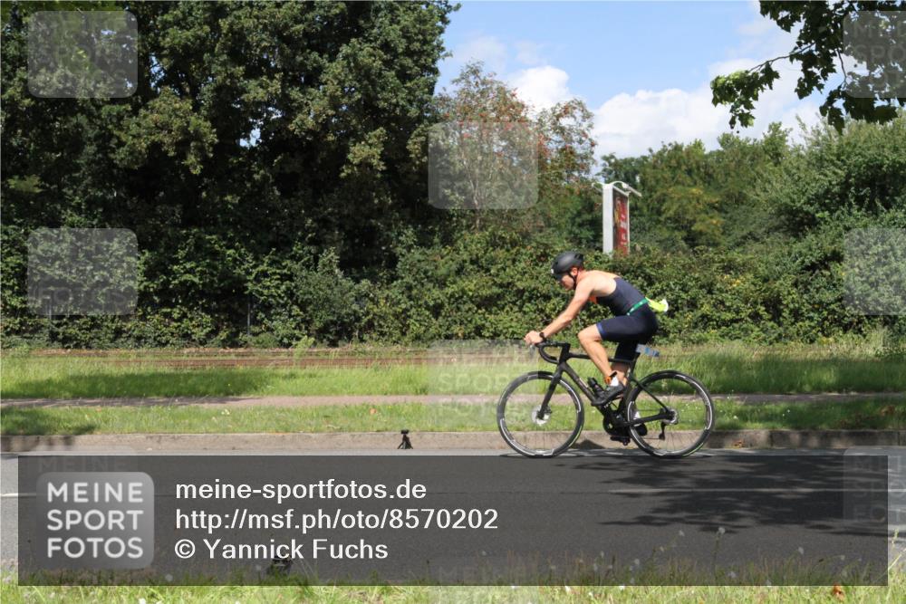 10.08.2025 - GEWOBA Citytriathlon Bremen Yannick Fuchs http://msf.ph/oto/8570202 10.08.2025 14:19:22 Radfahren 124, 126, 162, 201, 227, 239, 254 meine-sportfotos.de