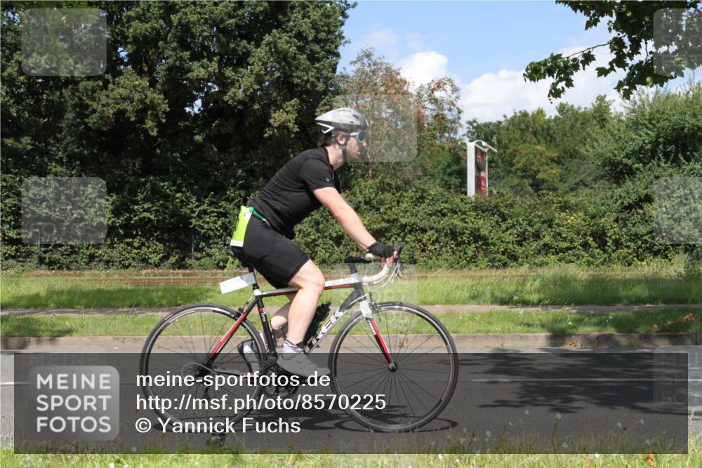 10.08.2025 - GEWOBA Citytriathlon Bremen Yannick Fuchs http://msf.ph/oto/8570225 10.08.2025 14:19:31 Radfahren 84, 124, 170, 227, 239, 254, 287 meine-sportfotos.de