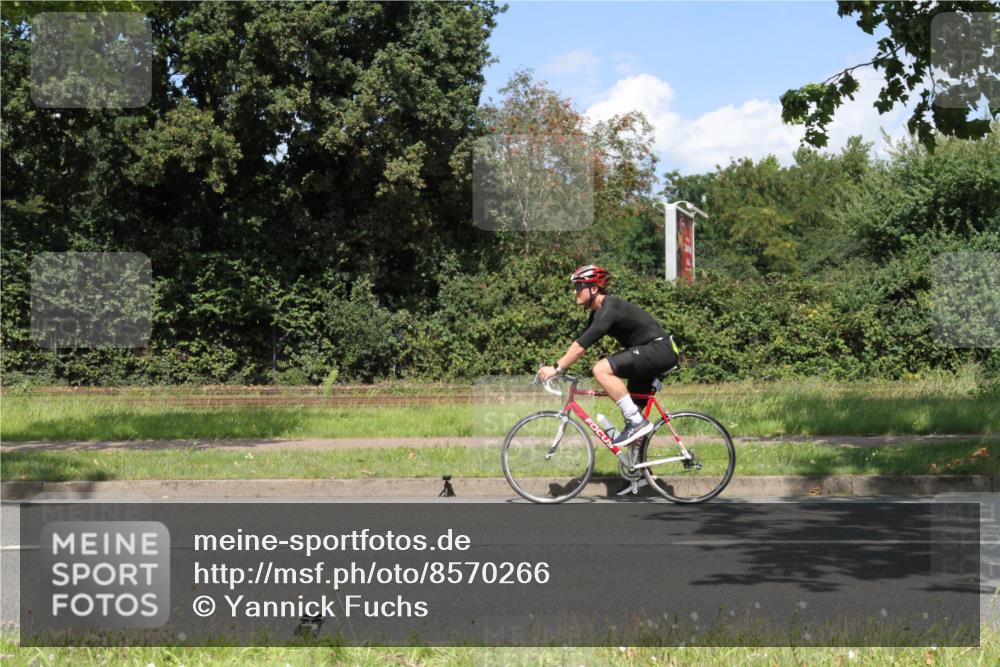 10.08.2025 - GEWOBA Citytriathlon Bremen Yannick Fuchs http://msf.ph/oto/8570266 10.08.2025 14:20:03 Radfahren 18, 36, 130, 195, 238, 256, 257 meine-sportfotos.de