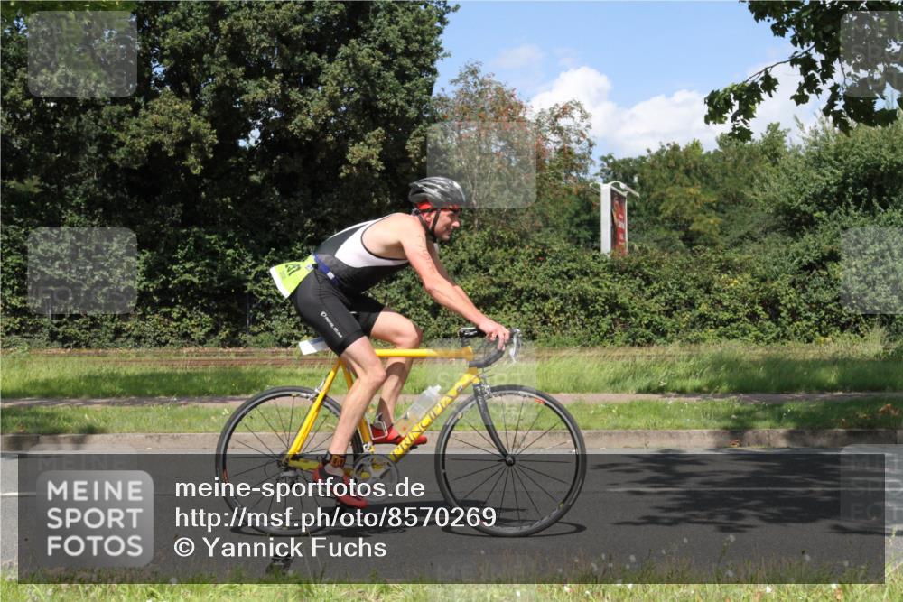 10.08.2025 - GEWOBA Citytriathlon Bremen Yannick Fuchs http://msf.ph/oto/8570269 10.08.2025 14:20:05 Radfahren 18, 36, 52, 130, 195, 197, 238, 256, 257 meine-sportfotos.de