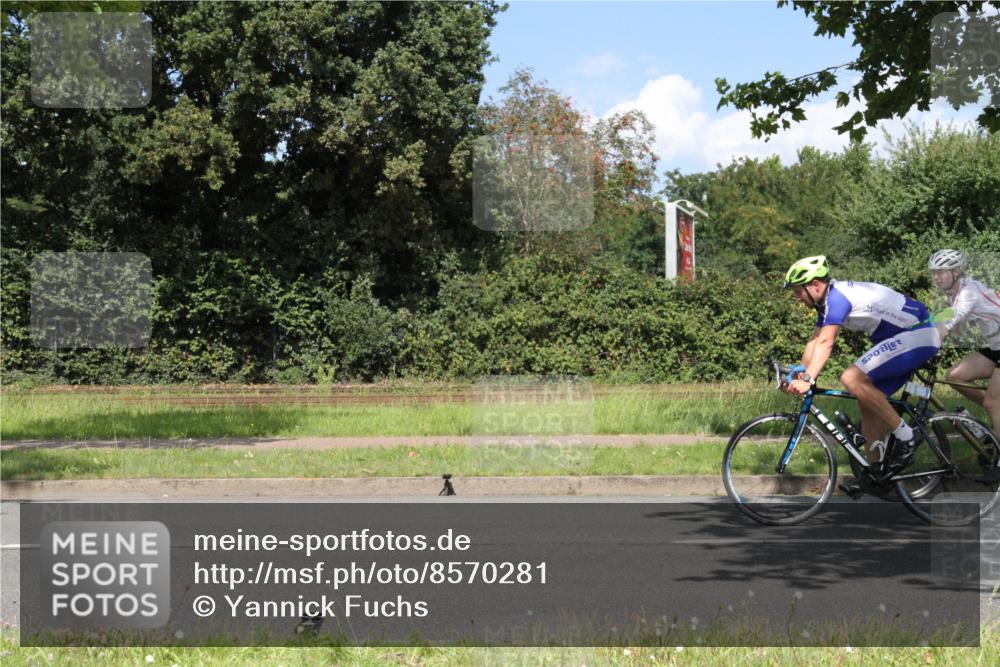 10.08.2025 - GEWOBA Citytriathlon Bremen Yannick Fuchs http://msf.ph/oto/8570281 10.08.2025 14:20:29 Radfahren 11, 28, 29, 35, 52, 67, 69, 80, 197, 229, 274 meine-sportfotos.de