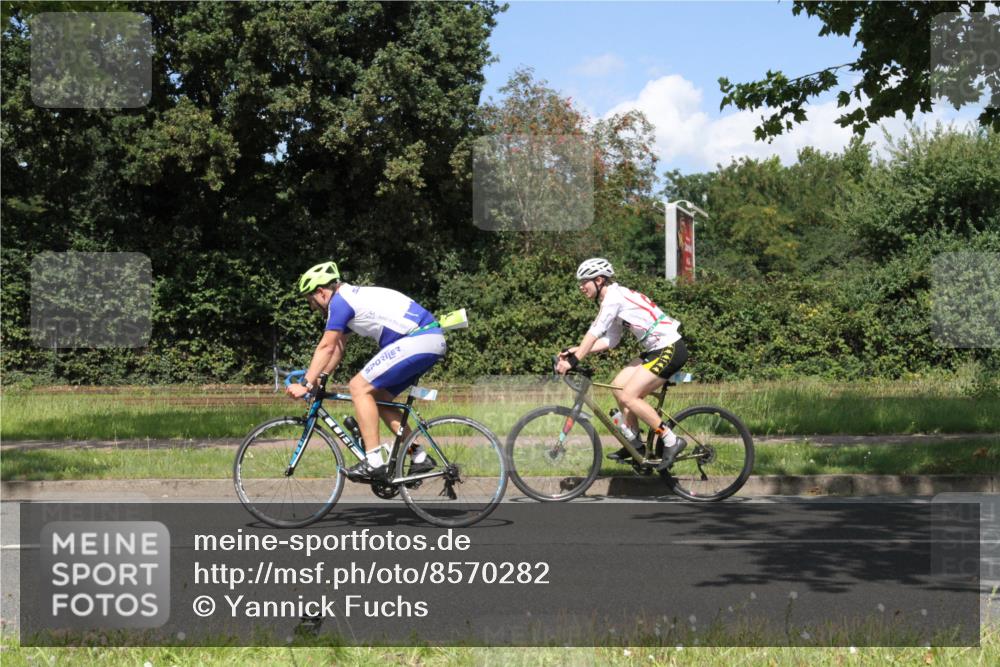 10.08.2025 - GEWOBA Citytriathlon Bremen Yannick Fuchs http://msf.ph/oto/8570282 10.08.2025 14:20:29 Radfahren 11, 28, 29, 35, 52, 67, 69, 80, 197, 229, 274 meine-sportfotos.de