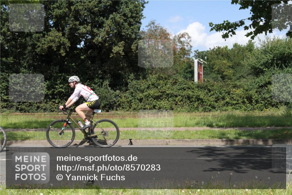 10.08.2025 - GEWOBA Citytriathlon Bremen Yannick Fuchs http://msf.ph/oto/8570283 10.08.2025 14:20:30 Radfahren 11, 28, 29, 35, 52, 67, 69, 80, 197, 229, 274 meine-sportfotos.de