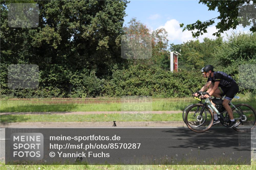 10.08.2025 - GEWOBA Citytriathlon Bremen Yannick Fuchs http://msf.ph/oto/8570287 10.08.2025 14:20:34 Radfahren 11, 28, 29, 35, 67, 69, 80, 216, 229, 274, 281 meine-sportfotos.de