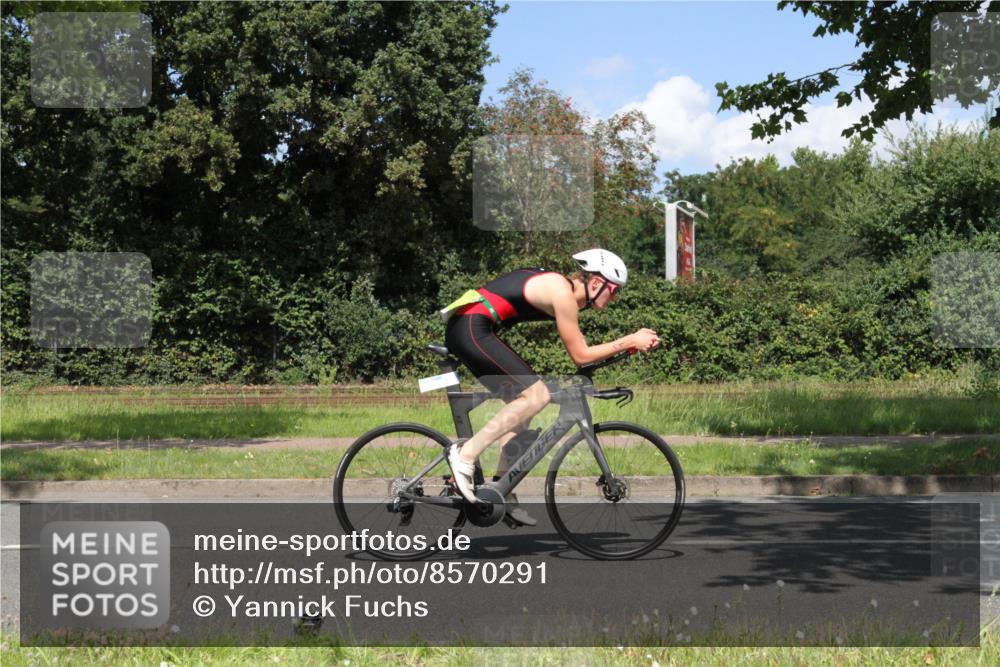 10.08.2025 - GEWOBA Citytriathlon Bremen Yannick Fuchs http://msf.ph/oto/8570291 10.08.2025 14:20:37 Radfahren 11, 28, 35, 56, 67, 69, 80, 216, 229, 272, 274, 281, 312 meine-sportfotos.de