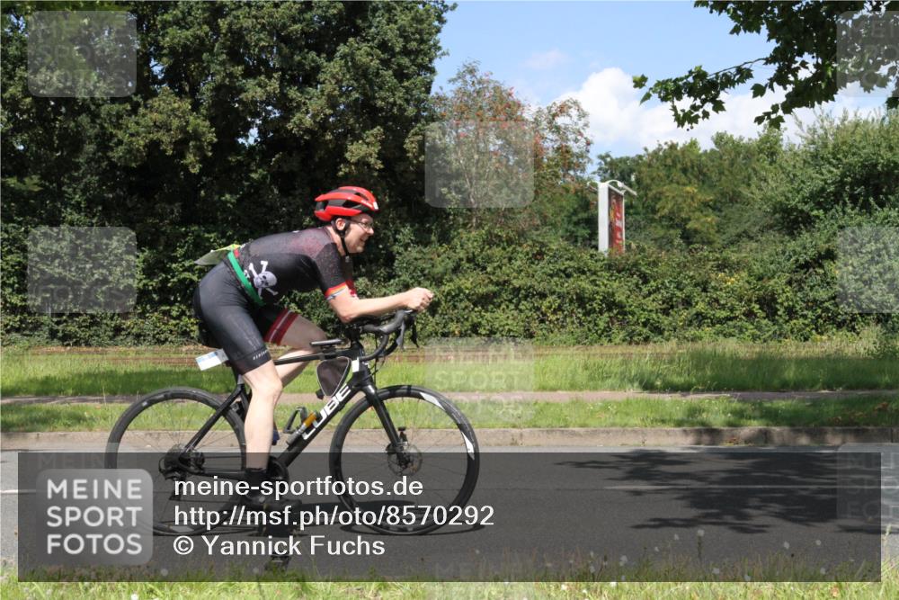 10.08.2025 - GEWOBA Citytriathlon Bremen Yannick Fuchs http://msf.ph/oto/8570292 10.08.2025 14:20:37 Radfahren 11, 28, 35, 56, 67, 69, 80, 216, 229, 272, 274, 281, 312 meine-sportfotos.de
