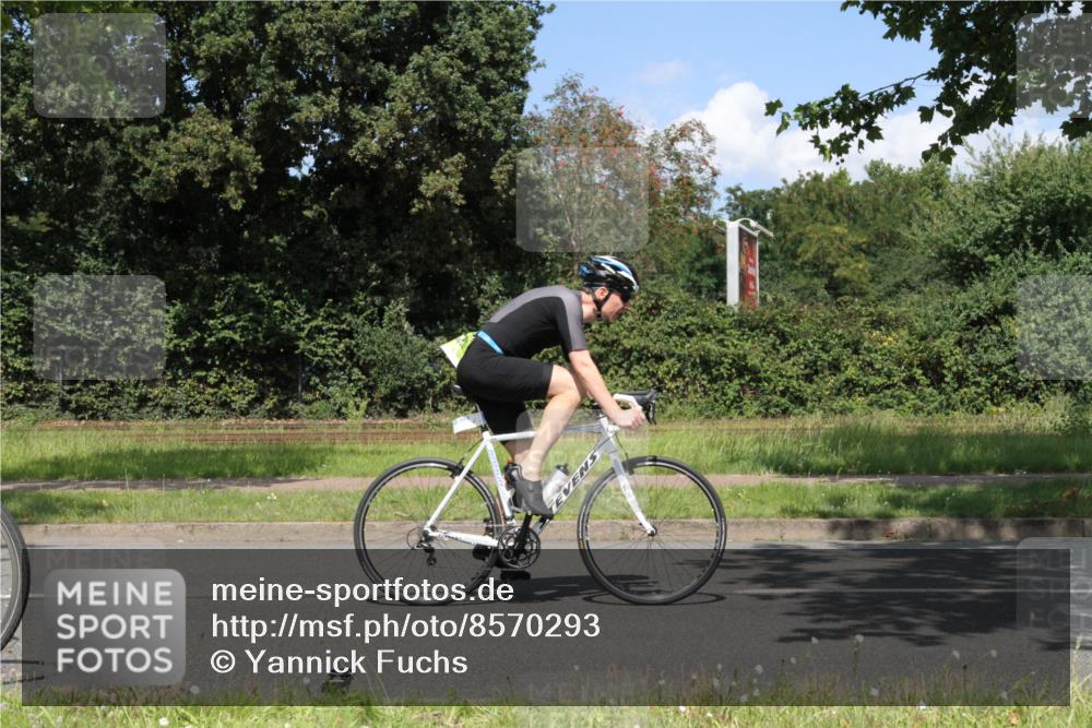 10.08.2025 - GEWOBA Citytriathlon Bremen Yannick Fuchs http://msf.ph/oto/8570293 10.08.2025 14:20:38 Radfahren 11, 28, 35, 56, 67, 69, 80, 216, 229, 272, 274, 281, 312 meine-sportfotos.de