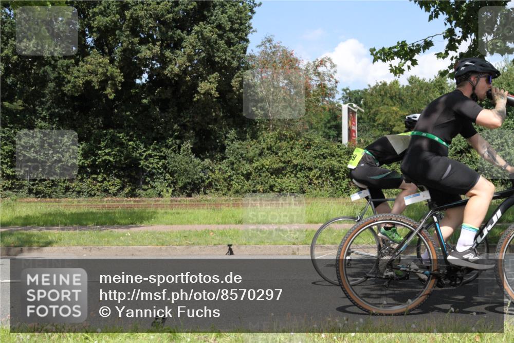 10.08.2025 - GEWOBA Citytriathlon Bremen Yannick Fuchs http://msf.ph/oto/8570297 10.08.2025 14:20:41 Radfahren 11, 28, 35, 56, 61, 67, 69, 80, 110, 145, 157, 216, 229, 272, 274, 281, 312 meine-sportfotos.de
