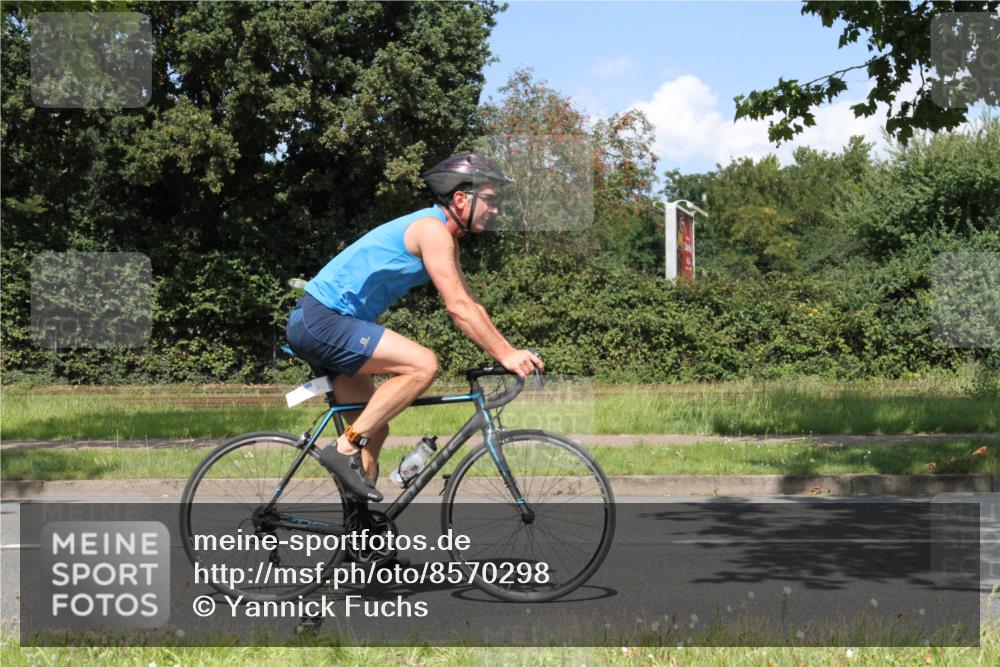 10.08.2025 - GEWOBA Citytriathlon Bremen Yannick Fuchs http://msf.ph/oto/8570298 10.08.2025 14:20:43 Radfahren 11, 28, 35, 56, 61, 67, 69, 80, 110, 145, 157, 216, 229, 272, 274, 281, 312 meine-sportfotos.de