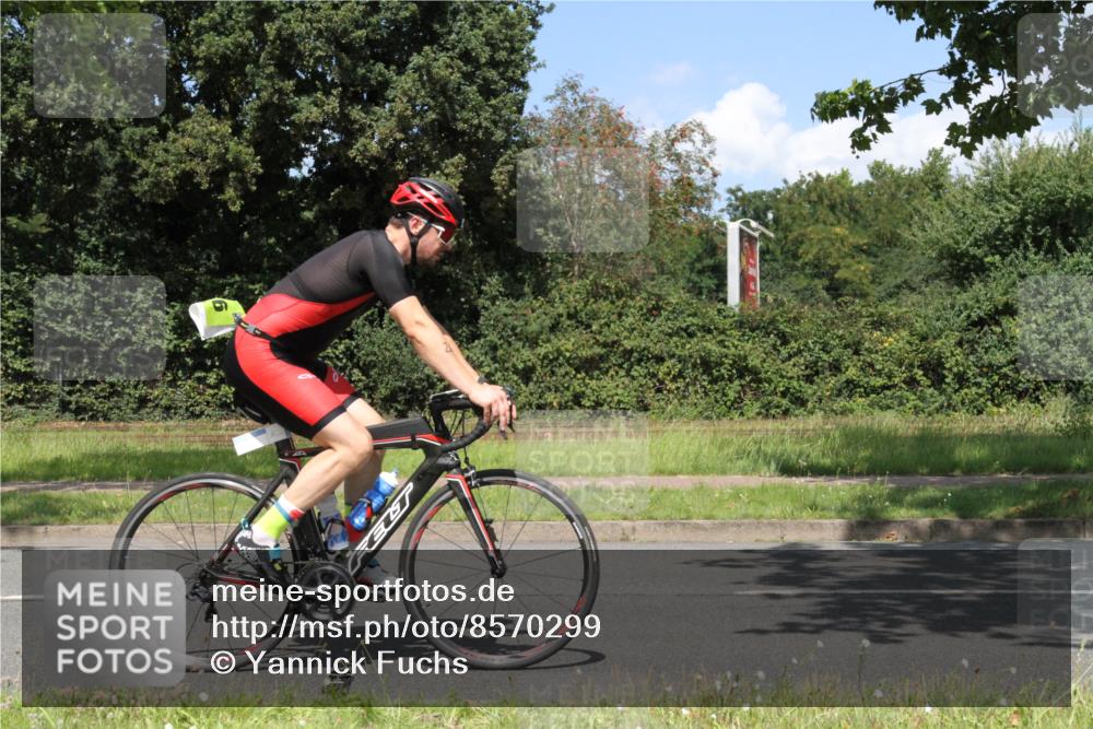 10.08.2025 - GEWOBA Citytriathlon Bremen Yannick Fuchs http://msf.ph/oto/8570299 10.08.2025 14:20:45 Radfahren 11, 28, 56, 61, 67, 69, 73, 110, 145, 157, 216, 229, 272, 274, 281, 312 meine-sportfotos.de