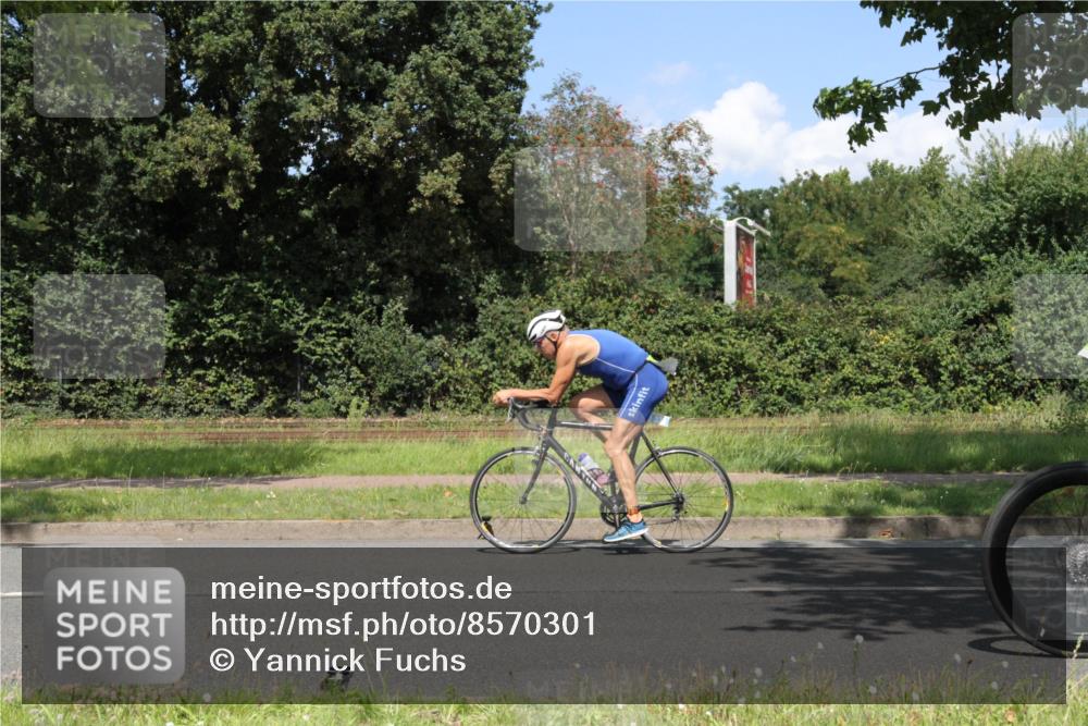 10.08.2025 - GEWOBA Citytriathlon Bremen Yannick Fuchs http://msf.ph/oto/8570301 10.08.2025 14:20:47 Radfahren 11, 56, 61, 67, 69, 73, 110, 142, 145, 157, 216, 229, 272, 274, 281, 312 meine-sportfotos.de