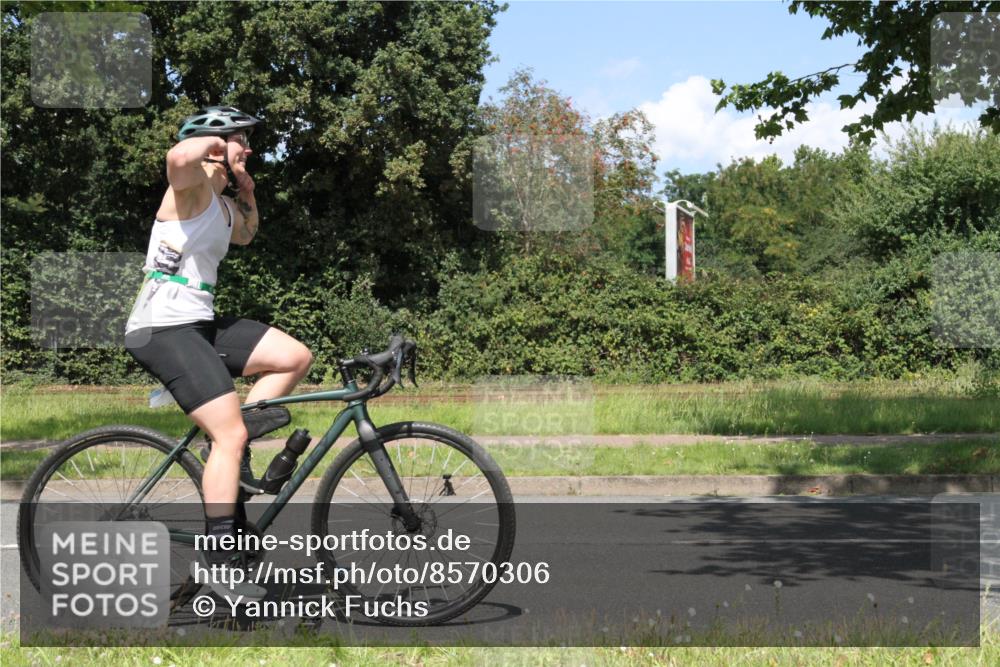 10.08.2025 - GEWOBA Citytriathlon Bremen Yannick Fuchs http://msf.ph/oto/8570306 10.08.2025 14:20:52 Radfahren 11, 19, 56, 61, 69, 73, 110, 142, 145, 157, 191, 216, 229, 266, 272, 281, 312 meine-sportfotos.de