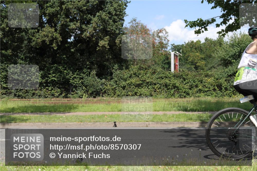 10.08.2025 - GEWOBA Citytriathlon Bremen Yannick Fuchs http://msf.ph/oto/8570307 10.08.2025 14:20:52 Radfahren 11, 19, 56, 61, 69, 73, 110, 142, 145, 157, 191, 216, 229, 266, 272, 281, 312 meine-sportfotos.de