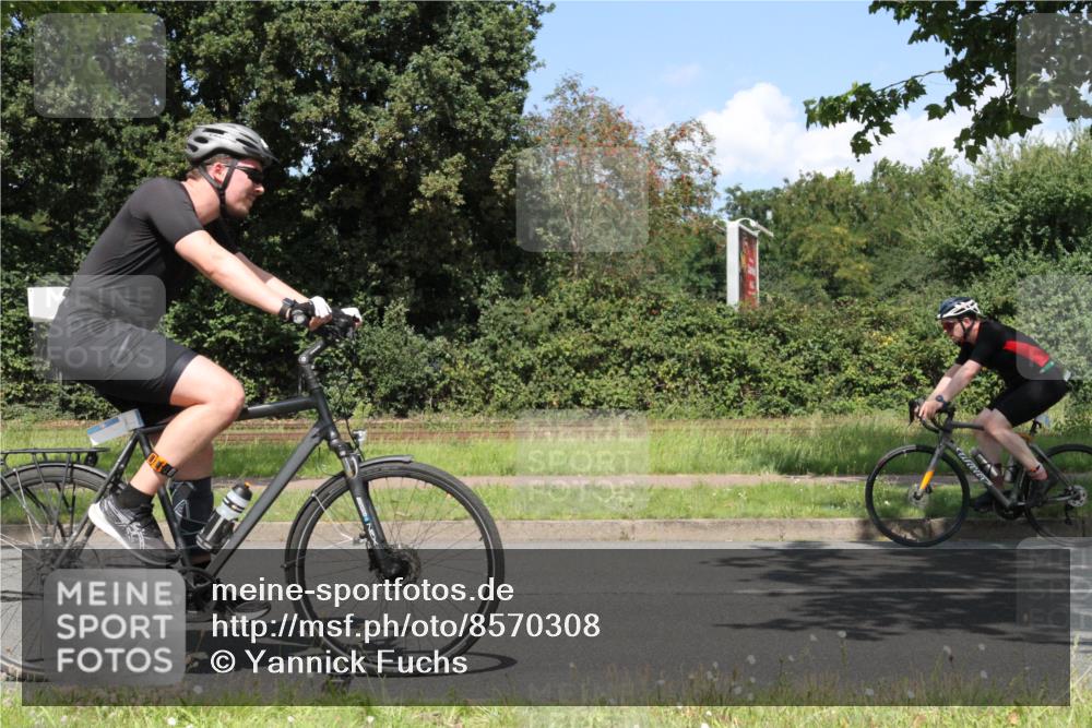 10.08.2025 - GEWOBA Citytriathlon Bremen Yannick Fuchs http://msf.ph/oto/8570308 10.08.2025 14:20:54 Radfahren 19, 56, 61, 73, 110, 142, 145, 157, 191, 216, 229, 266, 272, 281, 312 meine-sportfotos.de