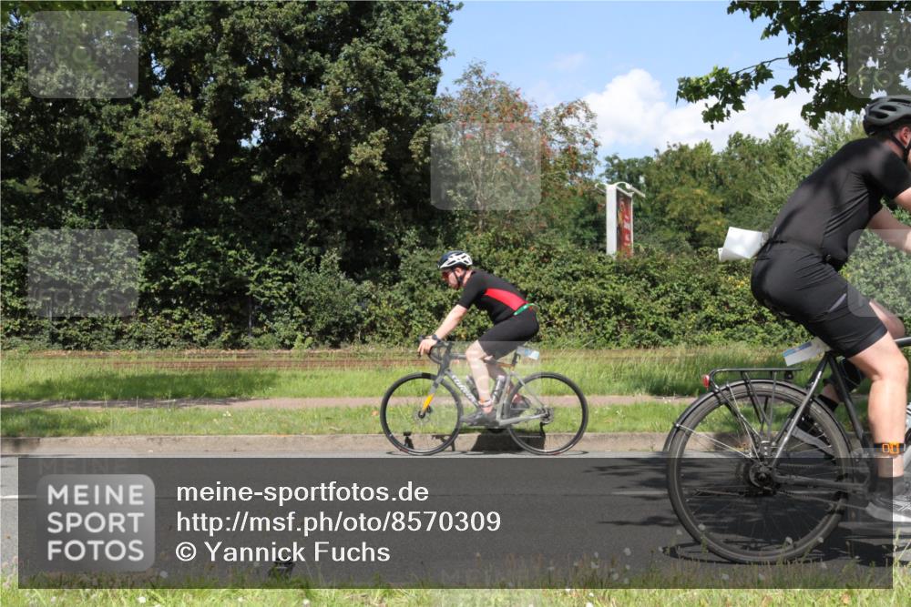 10.08.2025 - GEWOBA Citytriathlon Bremen Yannick Fuchs http://msf.ph/oto/8570309 10.08.2025 14:20:55 Radfahren 19, 56, 61, 73, 110, 142, 145, 157, 191, 216, 266, 272, 281, 312 meine-sportfotos.de