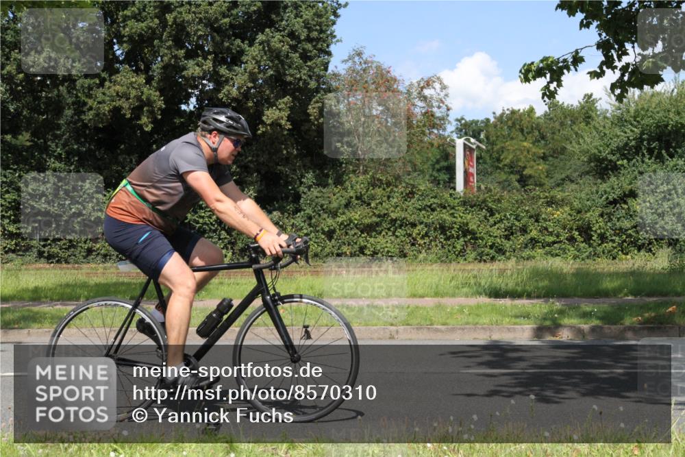 10.08.2025 - GEWOBA Citytriathlon Bremen Yannick Fuchs http://msf.ph/oto/8570310 10.08.2025 14:20:55 Radfahren 19, 56, 61, 73, 110, 142, 145, 157, 191, 216, 266, 272, 281, 312 meine-sportfotos.de