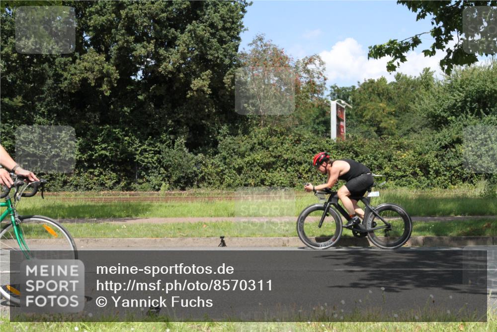 10.08.2025 - GEWOBA Citytriathlon Bremen Yannick Fuchs http://msf.ph/oto/8570311 10.08.2025 14:20:58 Radfahren 19, 56, 61, 73, 110, 142, 145, 157, 191, 266, 272, 312 meine-sportfotos.de