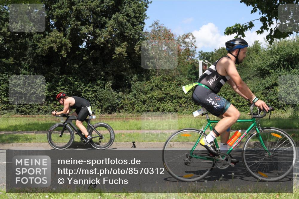 10.08.2025 - GEWOBA Citytriathlon Bremen Yannick Fuchs http://msf.ph/oto/8570312 10.08.2025 14:20:58 Radfahren 19, 56, 61, 73, 110, 142, 145, 157, 191, 266, 272, 312 meine-sportfotos.de