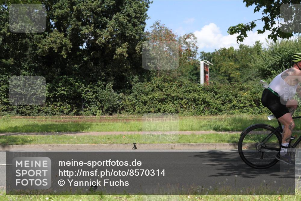 10.08.2025 - GEWOBA Citytriathlon Bremen Yannick Fuchs http://msf.ph/oto/8570314 10.08.2025 14:20:59 Radfahren 19, 56, 61, 73, 110, 142, 145, 157, 191, 266, 272, 312 meine-sportfotos.de