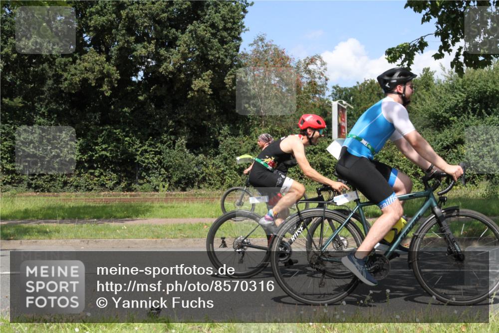10.08.2025 - GEWOBA Citytriathlon Bremen Yannick Fuchs http://msf.ph/oto/8570316 10.08.2025 14:21:00 Radfahren 6, 19, 56, 61, 73, 110, 142, 145, 157, 191, 266, 272, 312 meine-sportfotos.de