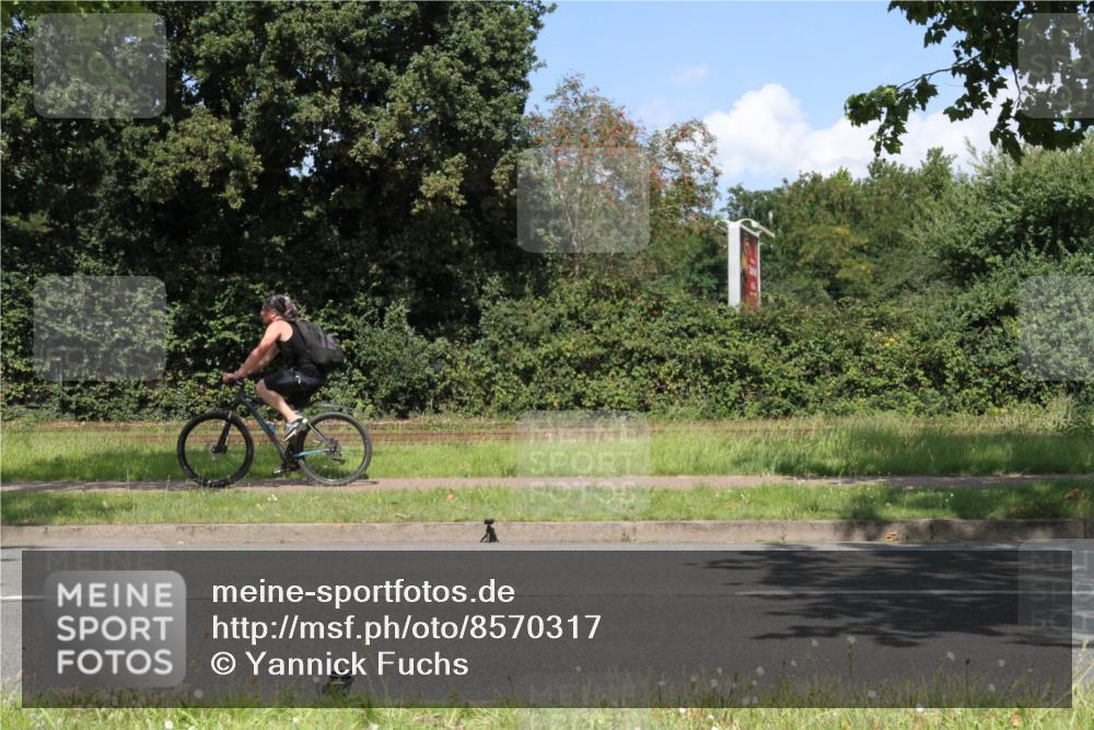 10.08.2025 - GEWOBA Citytriathlon Bremen Yannick Fuchs http://msf.ph/oto/8570317 10.08.2025 14:21:00 Radfahren 6, 19, 56, 61, 73, 110, 142, 145, 157, 191, 266, 272, 312 meine-sportfotos.de