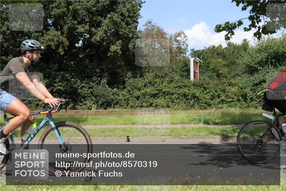 10.08.2025 - GEWOBA Citytriathlon Bremen Yannick Fuchs http://msf.ph/oto/8570319 10.08.2025 14:21:01 Radfahren 6, 19, 56, 61, 73, 110, 142, 145, 157, 191, 266, 272, 312 meine-sportfotos.de