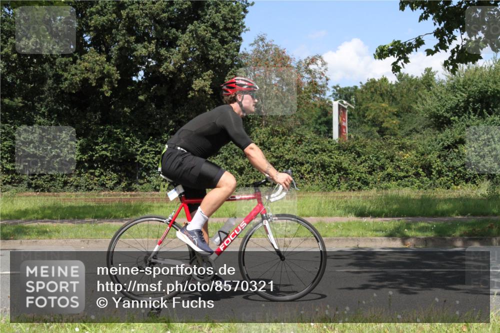 10.08.2025 - GEWOBA Citytriathlon Bremen Yannick Fuchs http://msf.ph/oto/8570321 10.08.2025 14:21:05 Radfahren 6, 19, 73, 110, 142, 145, 157, 191, 266 meine-sportfotos.de