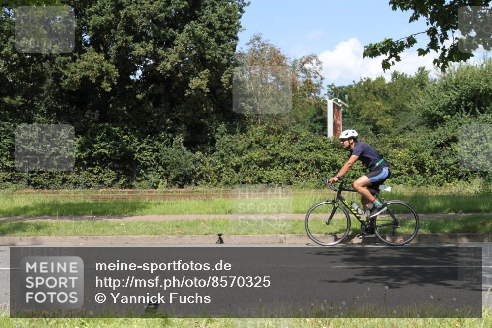 10.08.2025 - GEWOBA Citytriathlon Bremen Yannick Fuchs http://msf.ph/oto/8570325 10.08.2025 14:21:10 Radfahren 6, 19, 142, 191, 266 meine-sportfotos.de