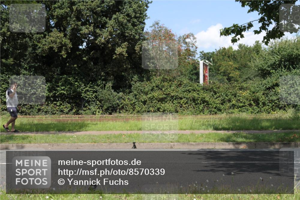 10.08.2025 - GEWOBA Citytriathlon Bremen Yannick Fuchs http://msf.ph/oto/8570339 10.08.2025 14:21:20 Radfahren 6, 177 meine-sportfotos.de