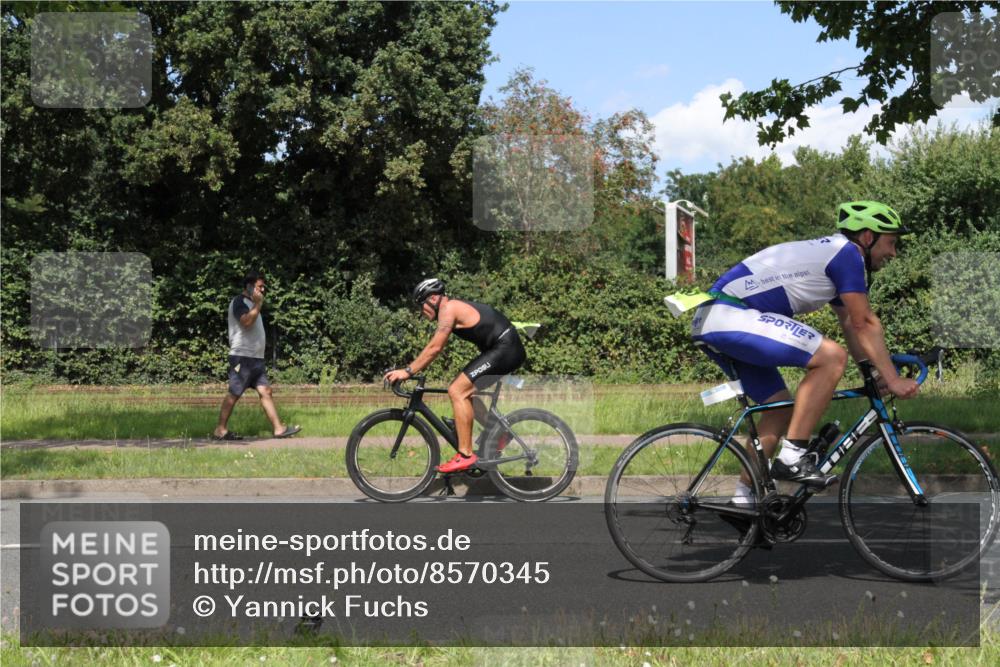 10.08.2025 - GEWOBA Citytriathlon Bremen Yannick Fuchs http://msf.ph/oto/8570345 10.08.2025 14:21:22 Radfahren 6, 177 meine-sportfotos.de