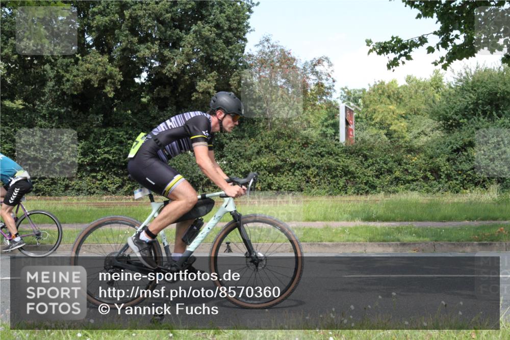 10.08.2025 - GEWOBA Citytriathlon Bremen Yannick Fuchs http://msf.ph/oto/8570360 10.08.2025 14:21:31 Radfahren 9, 140, 177, 334 meine-sportfotos.de
