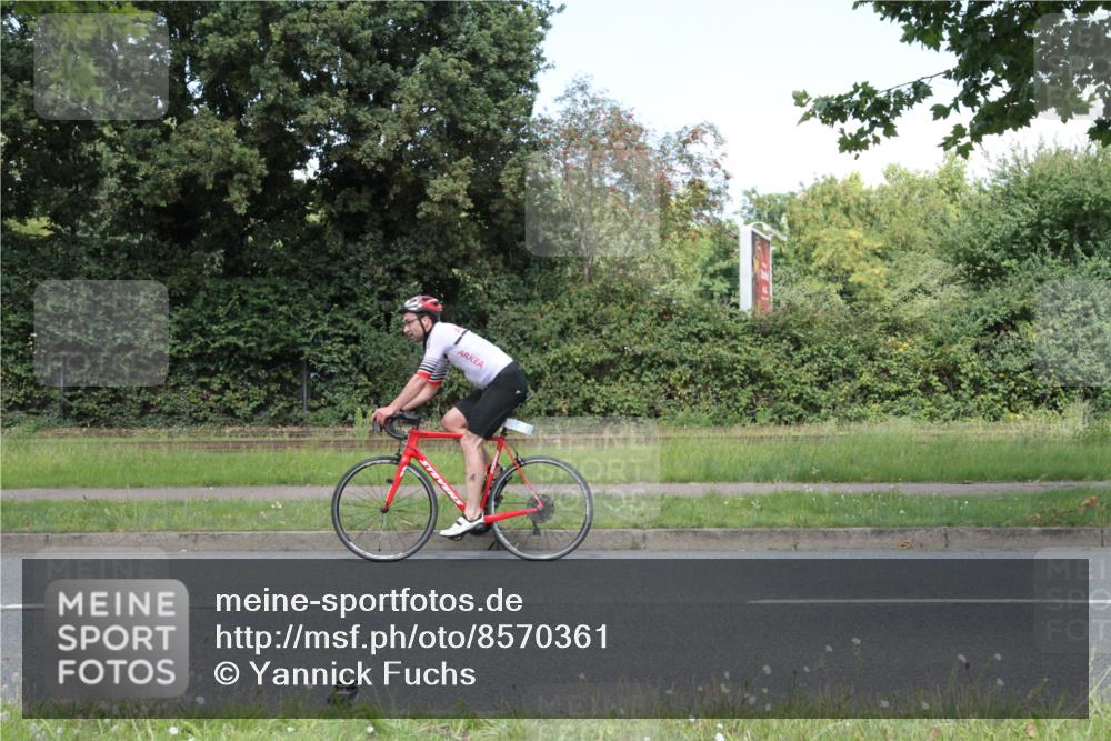 10.08.2025 - GEWOBA Citytriathlon Bremen Yannick Fuchs http://msf.ph/oto/8570361 10.08.2025 14:21:33 Radfahren 9, 140, 177, 334 meine-sportfotos.de
