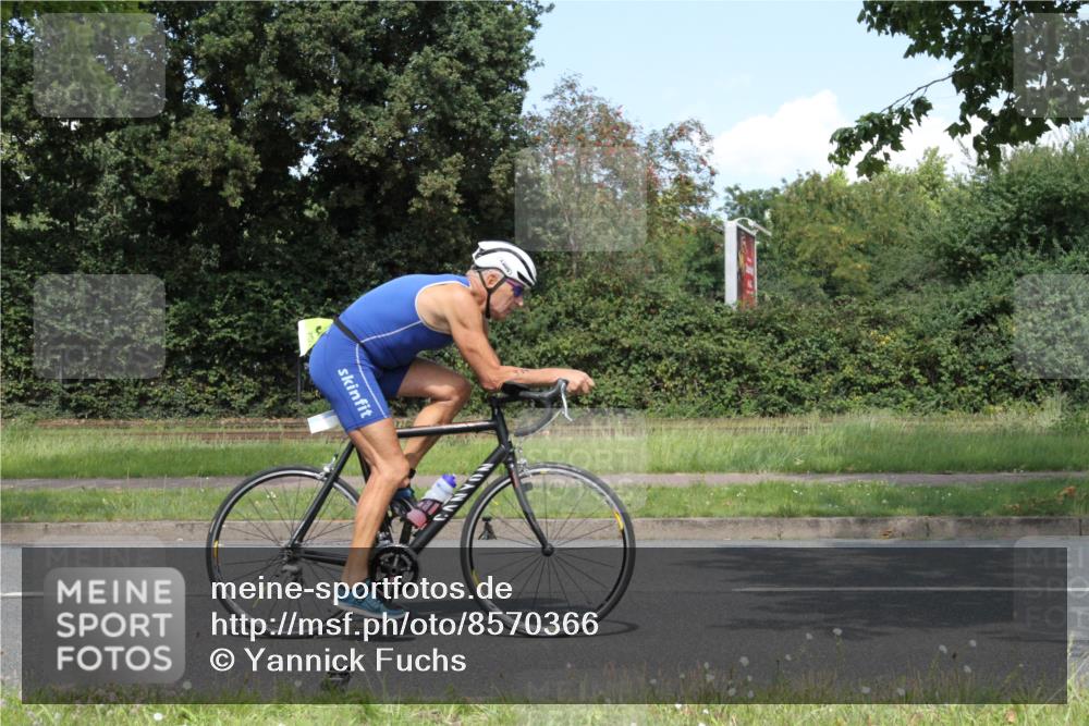 10.08.2025 - GEWOBA Citytriathlon Bremen Yannick Fuchs http://msf.ph/oto/8570366 10.08.2025 14:21:43 Radfahren 9, 140, 160, 177, 211, 283, 334 meine-sportfotos.de