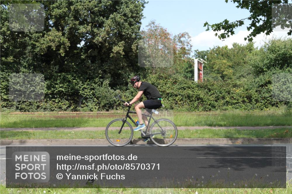 10.08.2025 - GEWOBA Citytriathlon Bremen Yannick Fuchs http://msf.ph/oto/8570371 10.08.2025 14:21:53 Radfahren 140, 160, 211, 253, 283, 334 meine-sportfotos.de