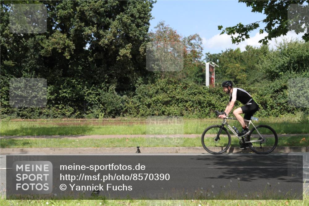10.08.2025 - GEWOBA Citytriathlon Bremen Yannick Fuchs http://msf.ph/oto/8570390 10.08.2025 14:22:03 Radfahren 109, 160, 211, 224, 253, 258, 283 meine-sportfotos.de