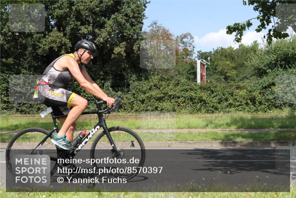 10.08.2025 - GEWOBA Citytriathlon Bremen Yannick Fuchs http://msf.ph/oto/8570397 10.08.2025 14:22:07 Radfahren 109, 215, 224, 253, 258 meine-sportfotos.de