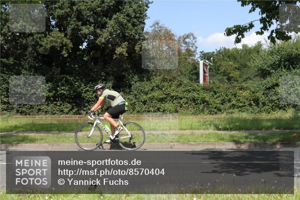 10.08.2025 - GEWOBA Citytriathlon Bremen Yannick Fuchs http://msf.ph/oto/8570404 10.08.2025 14:22:14 Radfahren 109, 186, 215, 224, 253, 258, 262 meine-sportfotos.de