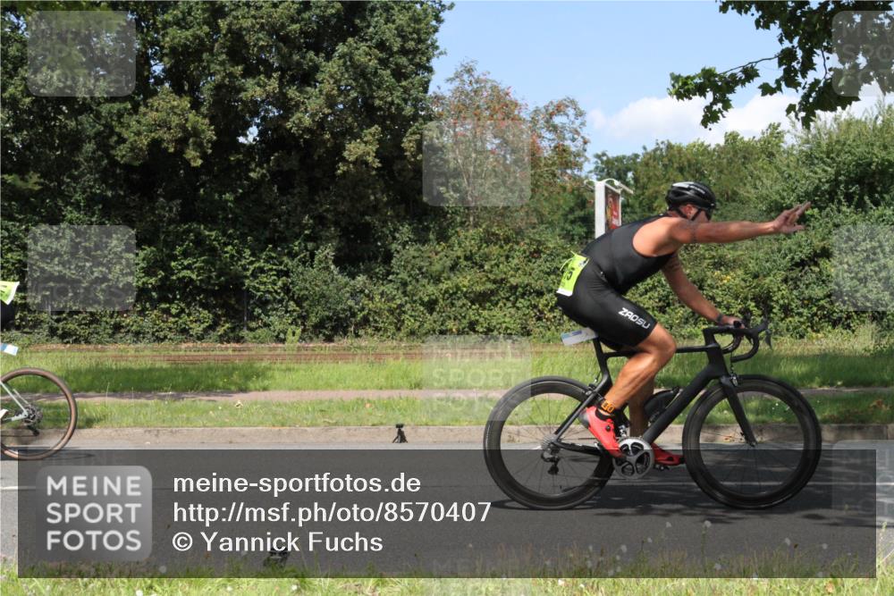 10.08.2025 - GEWOBA Citytriathlon Bremen Yannick Fuchs http://msf.ph/oto/8570407 10.08.2025 14:22:15 Radfahren 109, 186, 215, 217, 224, 253, 258, 262 meine-sportfotos.de