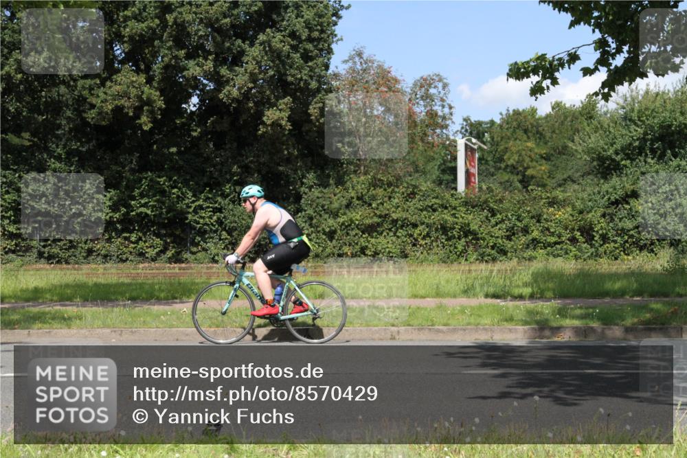 10.08.2025 - GEWOBA Citytriathlon Bremen Yannick Fuchs http://msf.ph/oto/8570429 10.08.2025 14:22:25 Radfahren 109, 186, 215, 217, 242, 259, 262 meine-sportfotos.de