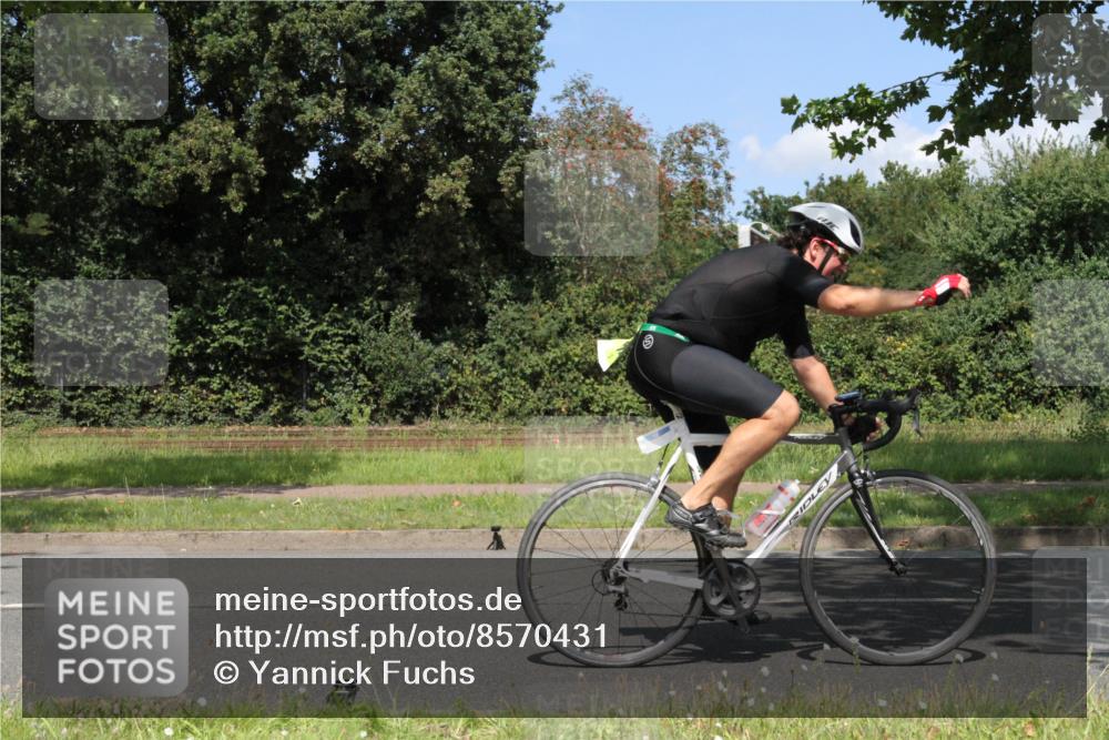 10.08.2025 - GEWOBA Citytriathlon Bremen Yannick Fuchs http://msf.ph/oto/8570431 10.08.2025 14:22:26 Radfahren 186, 215, 217, 242, 259, 262 meine-sportfotos.de