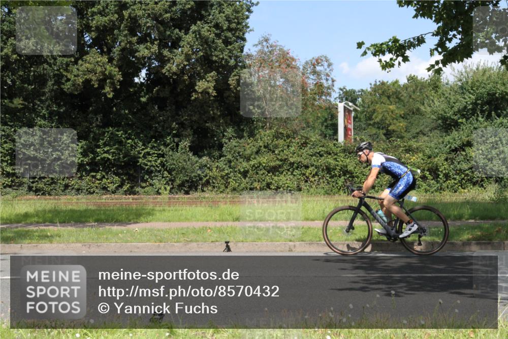 10.08.2025 - GEWOBA Citytriathlon Bremen Yannick Fuchs http://msf.ph/oto/8570432 10.08.2025 14:22:28 Radfahren 186, 215, 217, 242, 259, 262 meine-sportfotos.de