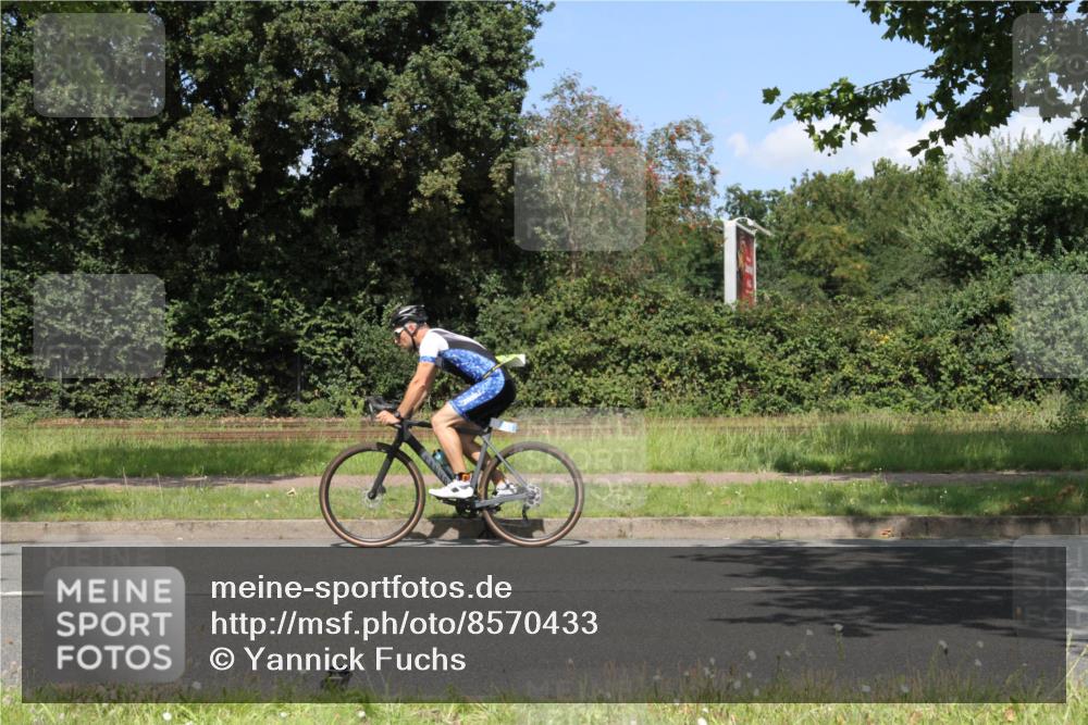 10.08.2025 - GEWOBA Citytriathlon Bremen Yannick Fuchs http://msf.ph/oto/8570433 10.08.2025 14:22:28 Radfahren 186, 215, 217, 242, 259, 262 meine-sportfotos.de