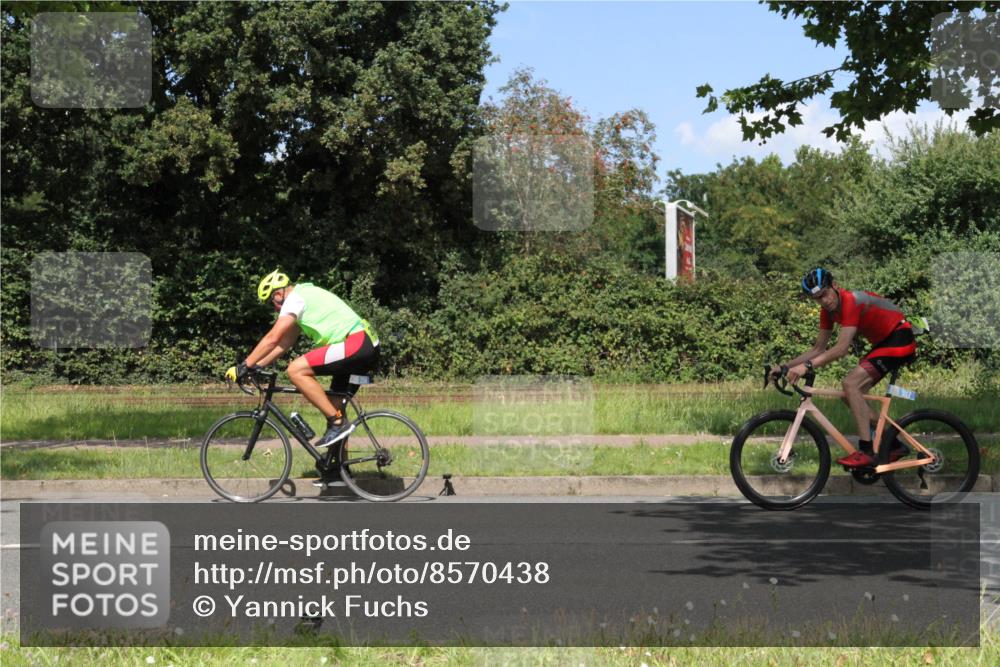 10.08.2025 - GEWOBA Citytriathlon Bremen Yannick Fuchs http://msf.ph/oto/8570438 10.08.2025 14:22:36 Radfahren 86, 204, 217, 242, 259, 262, 297 meine-sportfotos.de