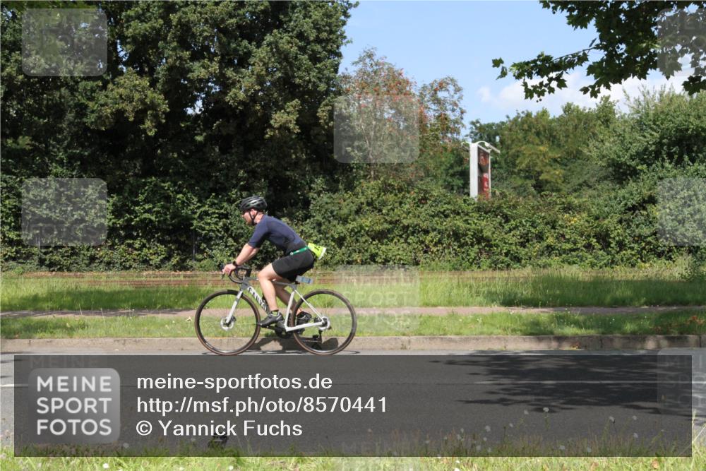 10.08.2025 - GEWOBA Citytriathlon Bremen Yannick Fuchs http://msf.ph/oto/8570441 10.08.2025 14:22:38 Radfahren 86, 204, 217, 242, 259, 262, 297, 427 meine-sportfotos.de