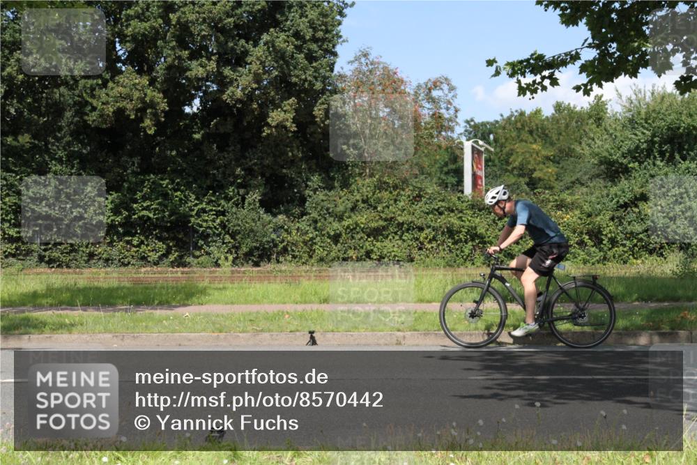 10.08.2025 - GEWOBA Citytriathlon Bremen Yannick Fuchs http://msf.ph/oto/8570442 10.08.2025 14:22:39 Radfahren 86, 204, 217, 242, 259, 280, 297, 427 meine-sportfotos.de