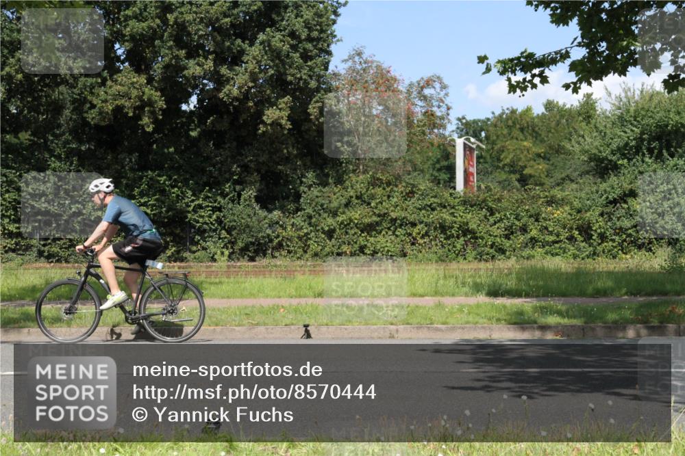10.08.2025 - GEWOBA Citytriathlon Bremen Yannick Fuchs http://msf.ph/oto/8570444 10.08.2025 14:22:39 Radfahren 86, 204, 217, 242, 259, 280, 297, 427 meine-sportfotos.de