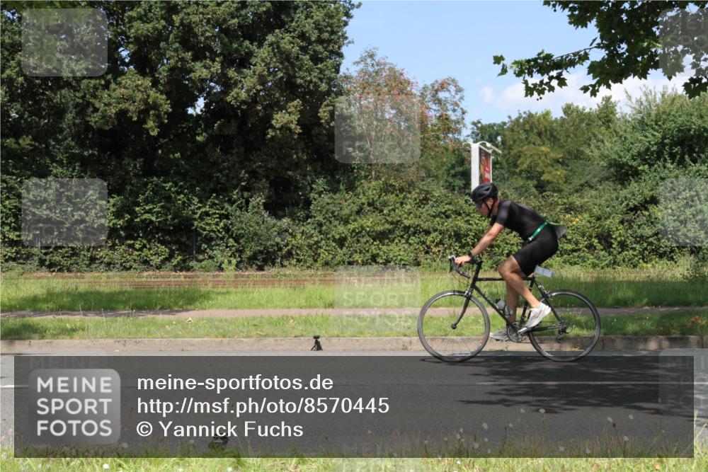 10.08.2025 - GEWOBA Citytriathlon Bremen Yannick Fuchs http://msf.ph/oto/8570445 10.08.2025 14:22:40 Radfahren 86, 204, 217, 242, 259, 280, 297, 427 meine-sportfotos.de
